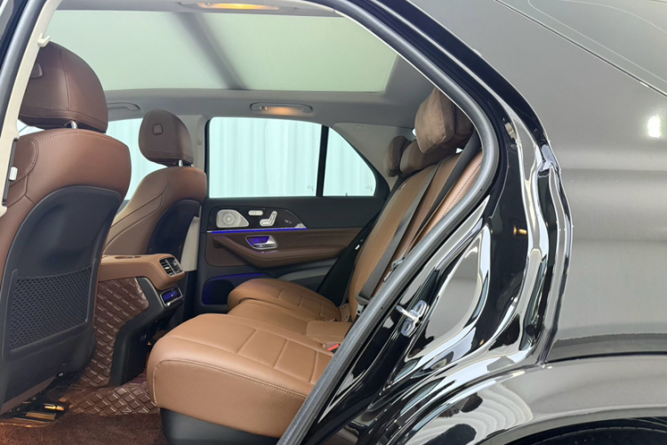 奔驰GLE 2024款 改款 GLE 350 4MATIC 时尚型中控内饰7005