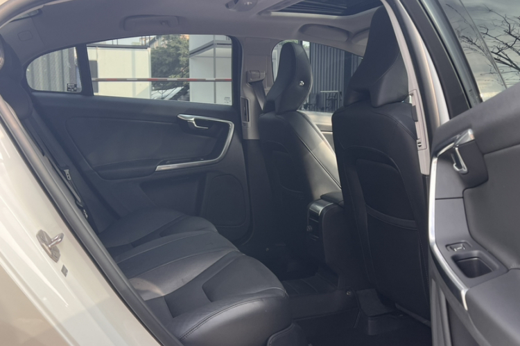 沃尔沃S60 2019款 S60L T3 智进版中控内饰7006