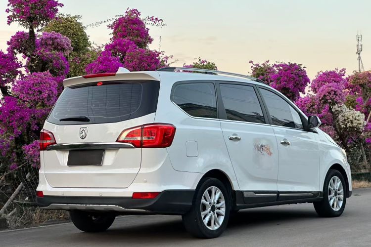 宝骏730 2016款 1.5L 手动豪华型 7座车身外观6005