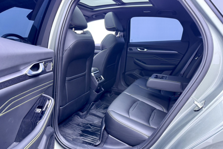 吉利汽车 星瑞 2023款 1.5TD 扶摇版中控内饰7001