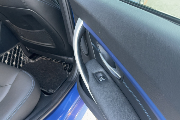 宝马3系 2018款 320i M运动套装局部细节9003