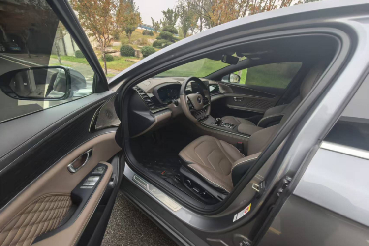 比亚迪 汉 2022款 DM-i 121KM 尊享型中控内饰7001