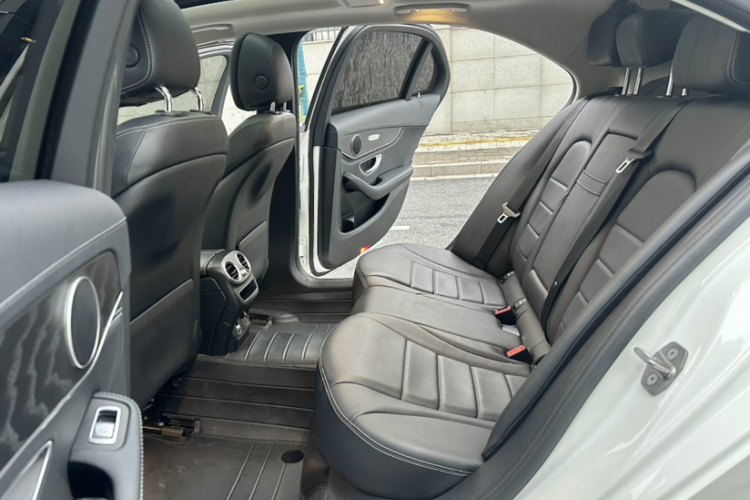 奔驰C级 2020款 改款 C 260 L 运动版中控内饰7007