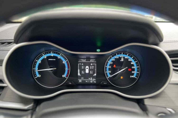 吉利汽车 帝豪 2021款 UP 1.5L 手动豪华型中控内饰15