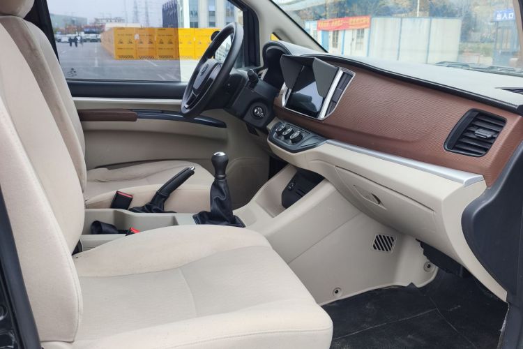 东风风行 菱智 2020款 M5L 1.6L 实用型中控内饰7011