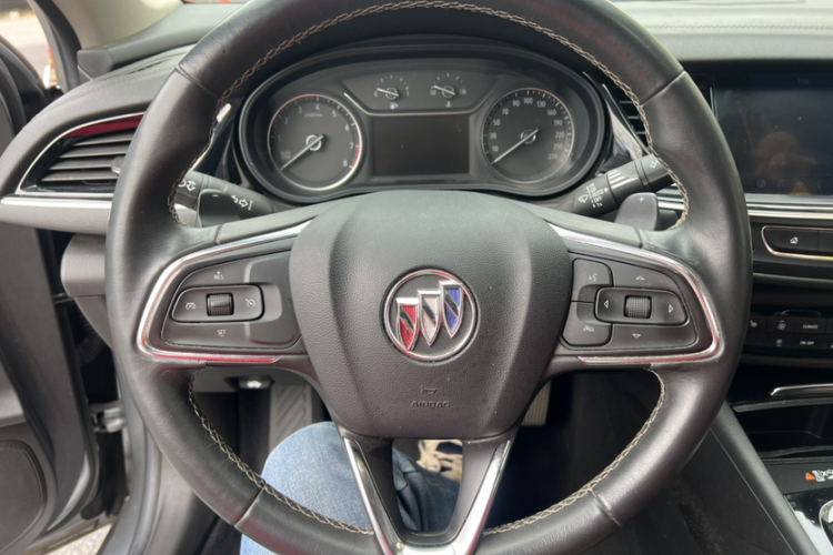 别克 君威 2023款 652T 智享型中控内饰7005