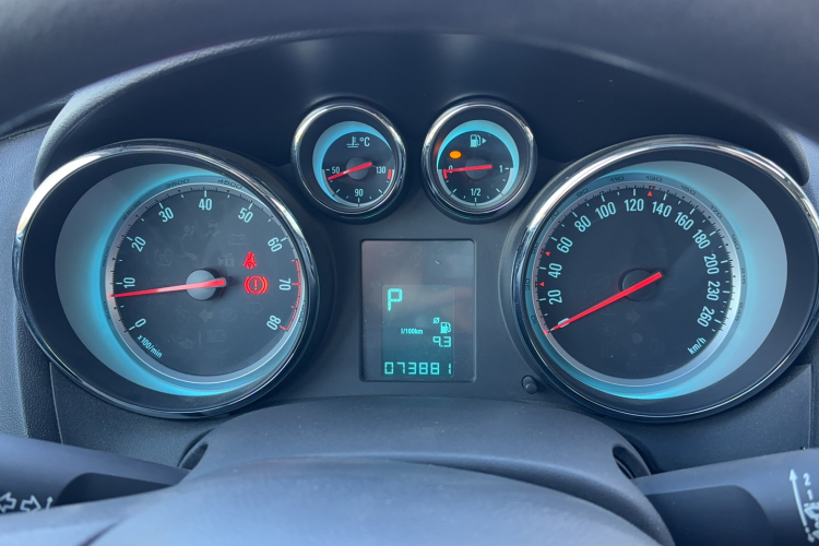 别克 英朗 2014款 XT 1.6L 自动时尚版中控内饰15