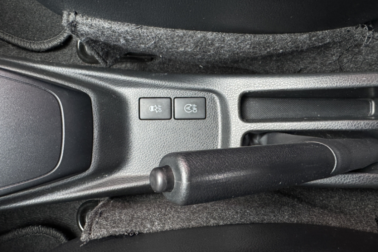 丰田 YARiS L 致炫 2016款 改款 1.5E CVT魅动版中控内饰7003