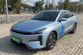 吉利银河 银河L6 2025款 EM-i 140km 星舰版