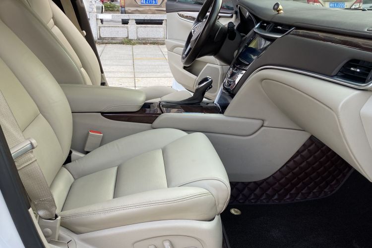 凯迪拉克XTS 2015款 28T 精英型中控内饰7004