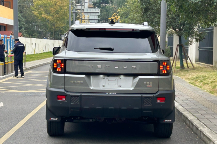 捷途自由者 2025款 2.0TD 自动XWD征服车身外观6008