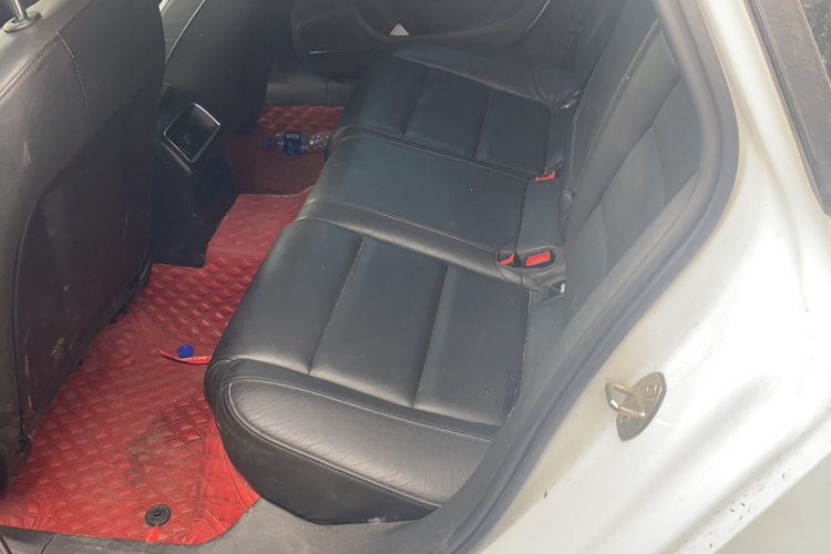 奥迪A4L 2013款 30 TFSI 自动舒适型中控内饰7001