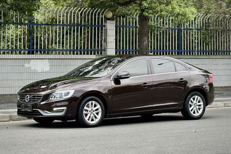沃尔沃S60 2018款 S60L T3 智进版车身外观1