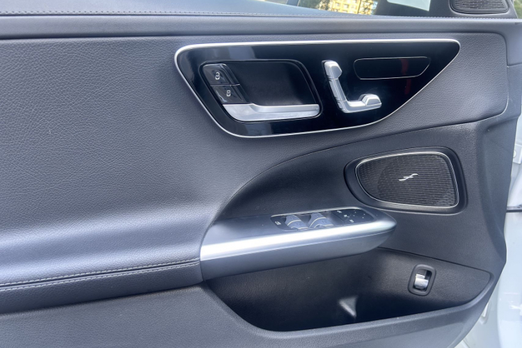 奔驰C级 2022款 改款 C 200 L 运动版中控内饰7007