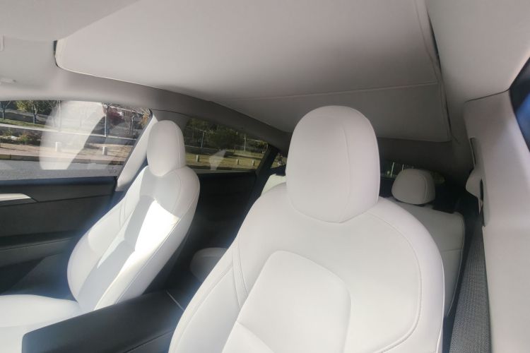 特斯拉 Model Y 2022款 Performance高性能全轮驱动版中控内饰7008