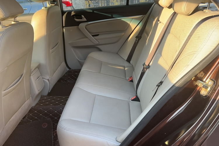 吉利汽车 帝豪 2014款 三厢 1.5L 手动精英型中控内饰7001