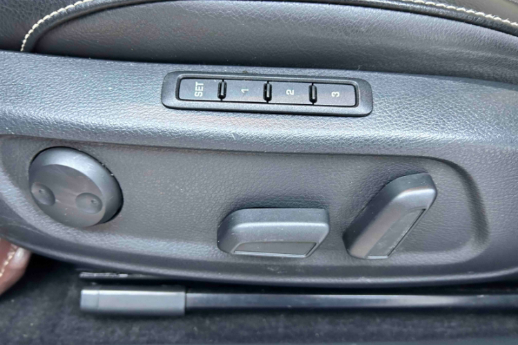 大众 迈腾 2013款 3.0FSI 旗舰型中控内饰7005