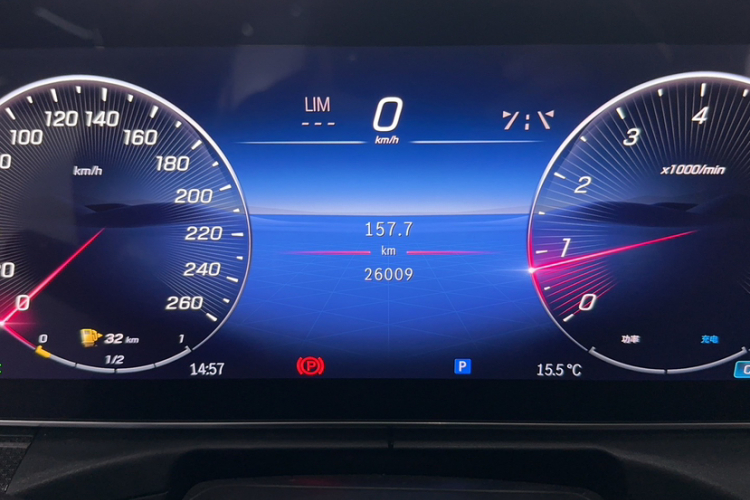 奔驰C级 2023款 C 200 L 运动版中控内饰15