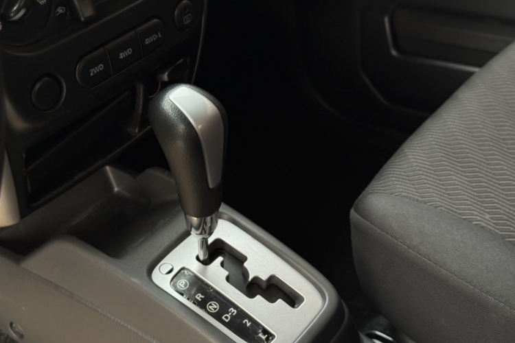 铃木 吉姆尼 2012款 1.3 AT JLX局部细节18