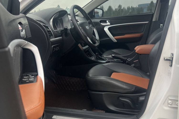 吉利汽车 帝豪 2016款 两厢RS 1.5L CVT向上版中控内饰7002