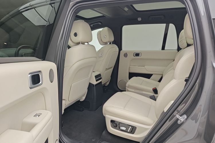 理想汽车 理想L9 2022款 Max中控内饰7006