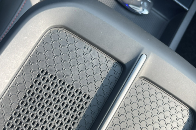 红旗EH7 2025款 640 四驱 智选版局部细节9010