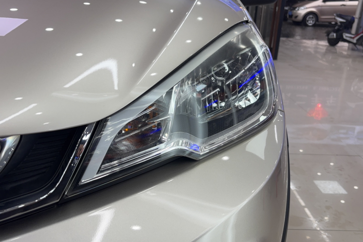 吉利汽车 远景X1 2017款 1.3L 手动疯活版车身外观6005