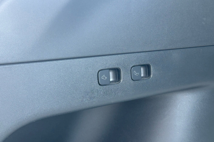 特斯拉 Model Y 2022款 后轮驱动版中控内饰7002