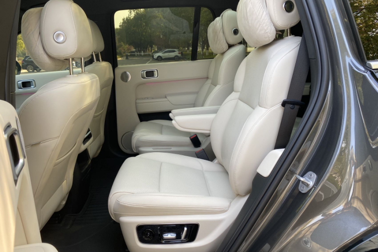 理想汽车 理想L8 2023款 Pro中控内饰7006