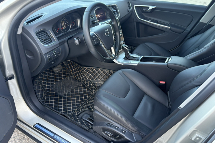 沃尔沃S60 2019款 S60L 改款 T5 智进进阶版中控内饰7002