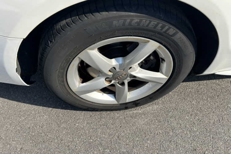 奥迪A4L 2013款 35 TFSI 自动标准型车身外观6006