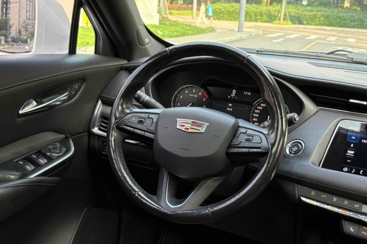 凯迪拉克XT4 2018款 28T 两驱领先型中控内饰7013