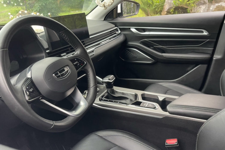 吉利汽车 帝豪 2023款 第4代冠军版 1.5L CVT尊贵型中控内饰7002