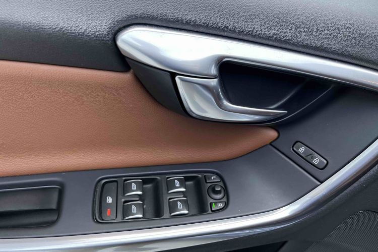 沃尔沃S60 2017款 S60L T3 智进版中控内饰7010