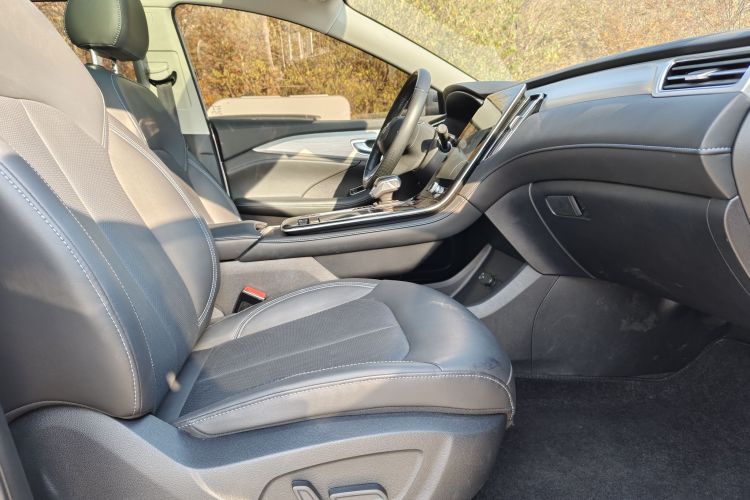 飞凡汽车 飞凡ER6 2021款 新动版 620km 智享版中控内饰7003