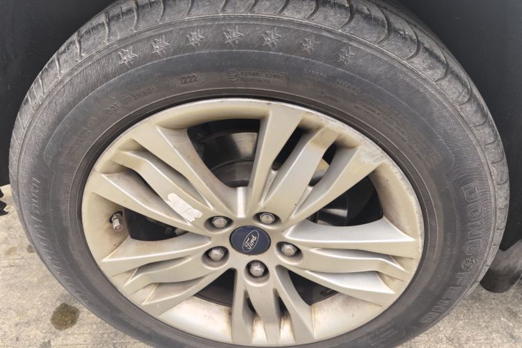 福特 福克斯 2012款 两厢 1.6L 自动舒适型车身外观6011