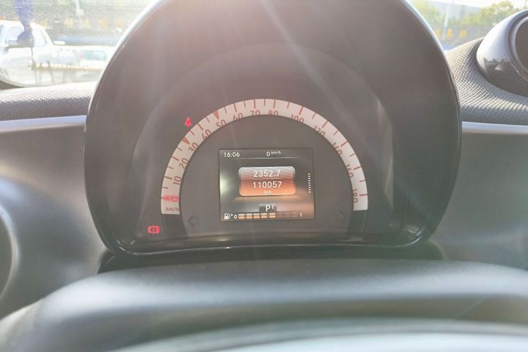 smart forfour 2016款 1.0L 52千瓦激情版中控内饰15