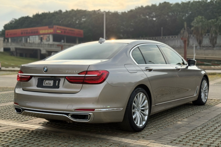 宝马7系 2018款 730Li 领先型 卓越套装车身外观6006