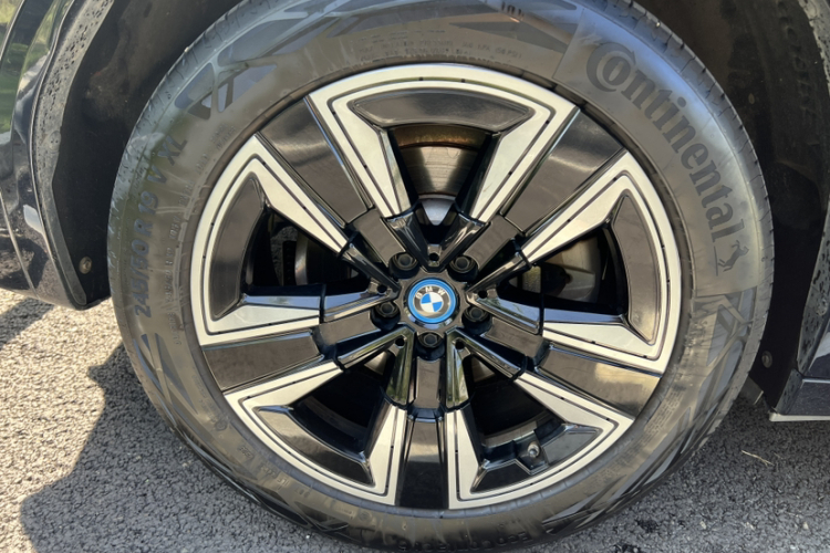 宝马iX3 2023款 领先型中控内饰7010