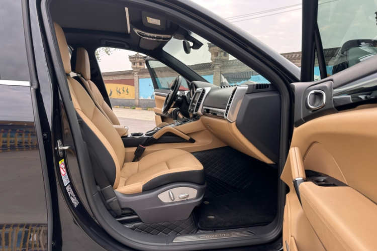 保时捷 2015款 Cayenne 3.0T中控内饰7011