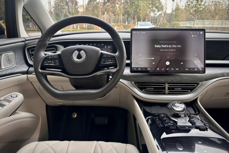 腾势D9 2024款 DM-i 1050 尊享型中控内饰7013