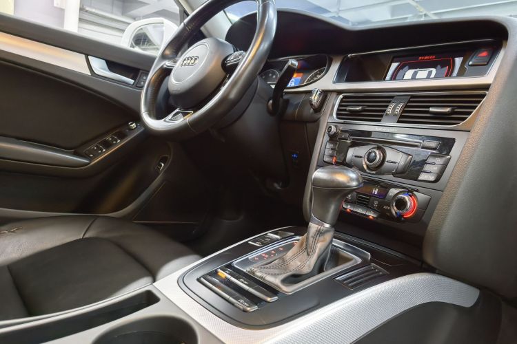 奥迪A4L 2015款 35 TFSI 自动标准型中控内饰7011