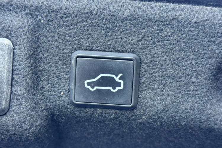 别克 君越 2019款 28T 尊贵型中控内饰7004