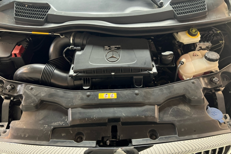 奔驰 威霆 2021款 2.0T 商务版 7座中控内饰7010