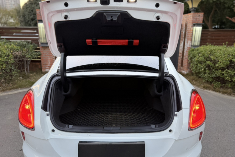 欧拉闪电猫 2022款 555km 尊贵版中控内饰7009