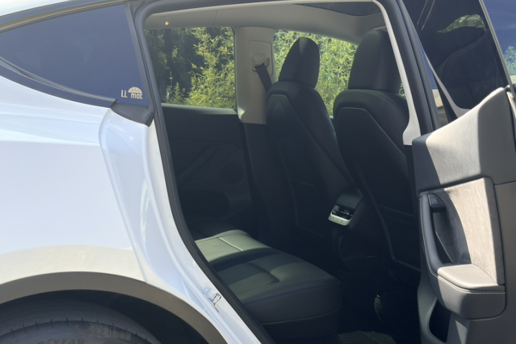 特斯拉 Model Y 2024款 后轮驱动版中控内饰7004