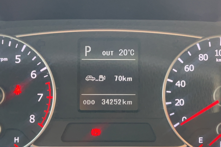 陆风X7 2015款 2.0T 全景旗舰版中控内饰15