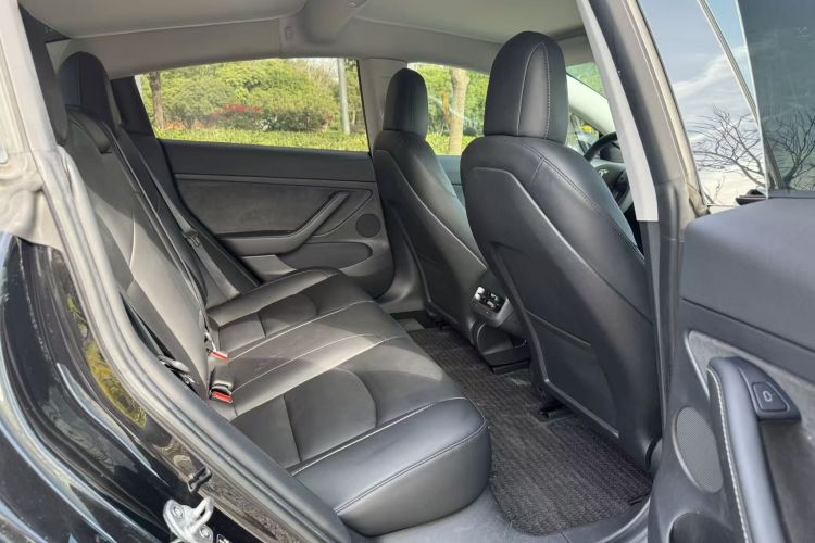 特斯拉 Model 3 2022款 后轮驱动版中控内饰7004