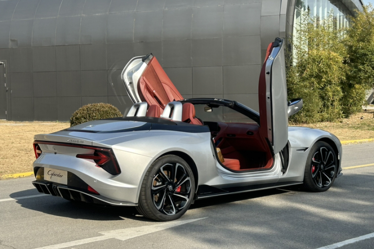 名爵 MG Cyberster 2024款 520km 传奇四驱版车身外观6013