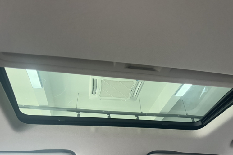 别克 君威 2019款 20T 精英型 国VI中控内饰7004